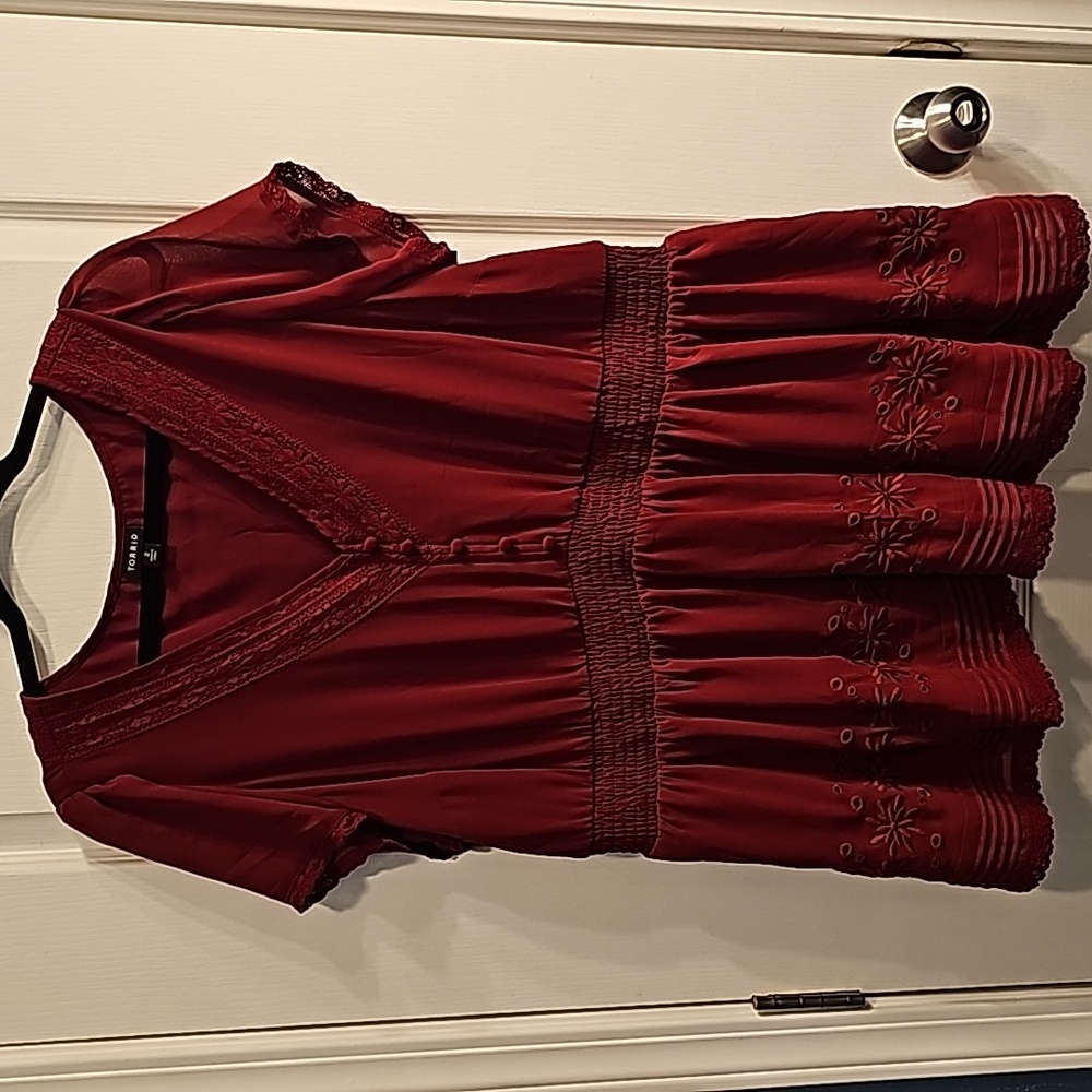 Torrid chiffon top dark red, NEW